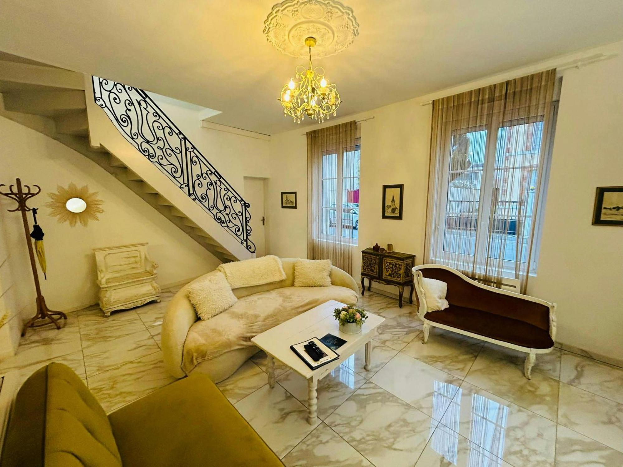 Magnifique Maison Dartiste La Maison Aerts رانس المظهر الخارجي الصورة